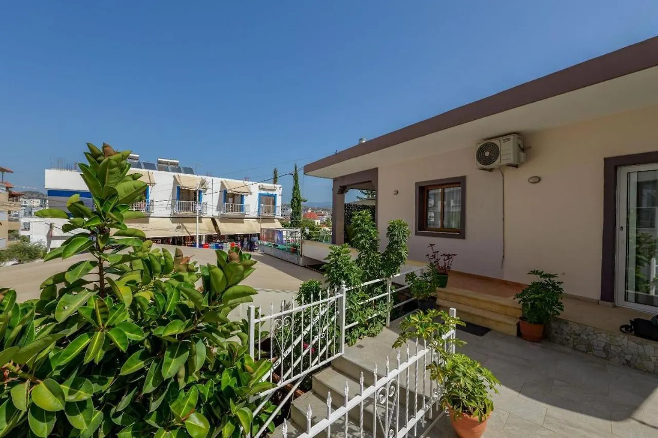 Iceberg Apartments Ksamil